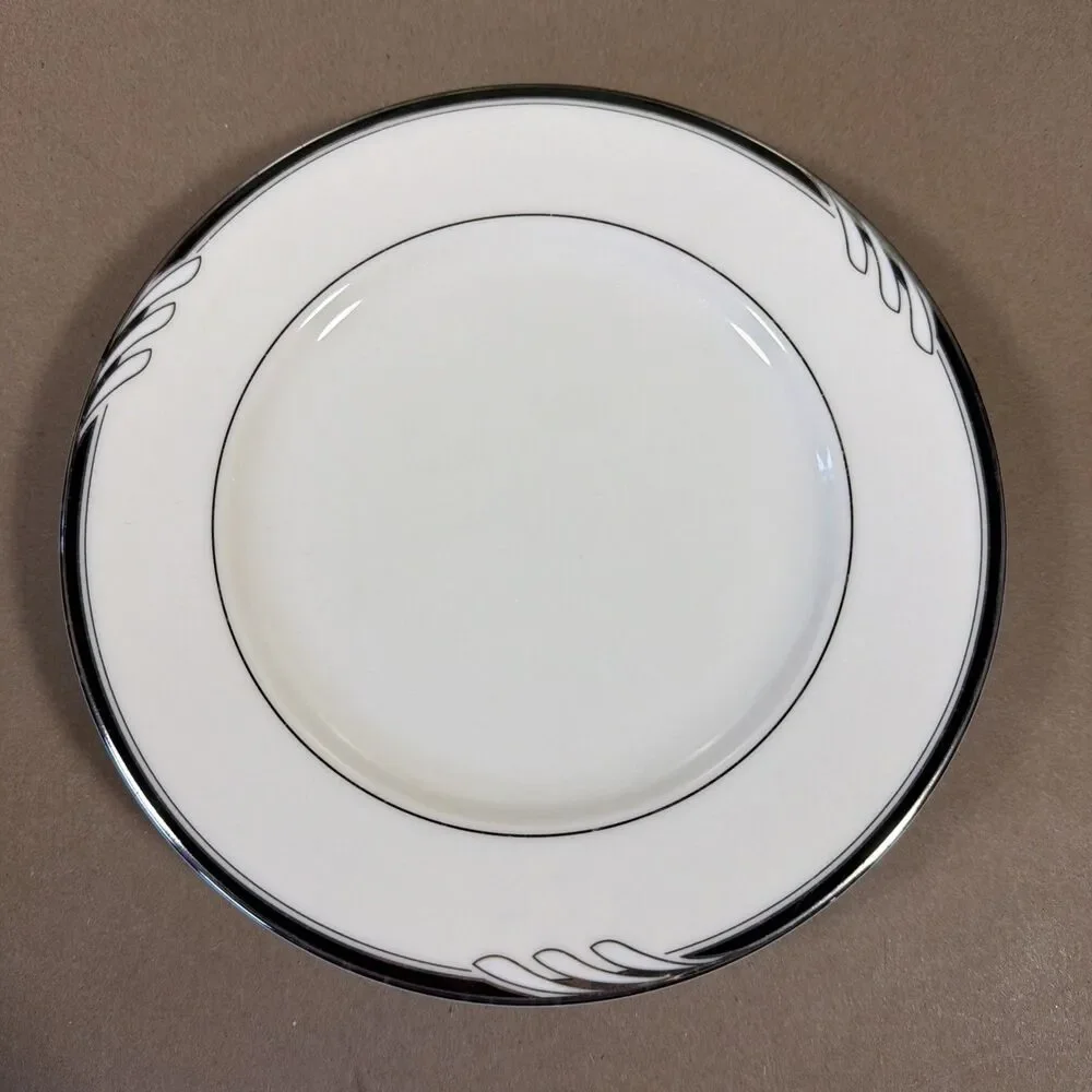 Oscar de la Renta Fine Ivory Hospitality Platinum Black 4 Salad Plates LAF-13